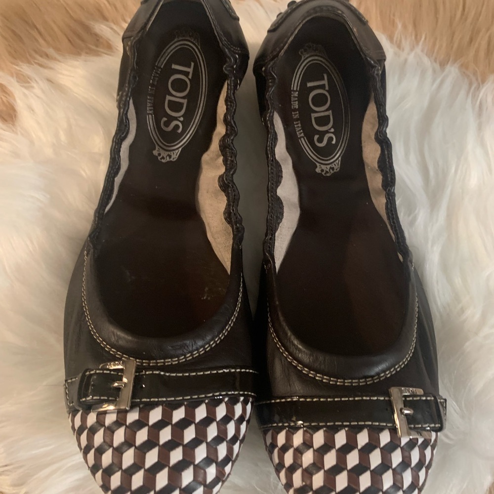 TODS LADIES BROWN FLAT SHOE. - Picture 7 of 7